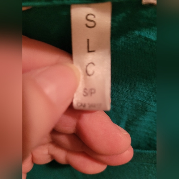 🌹 2/$15. SLC Woman’s short sleeve top. Size small. - Picture 2 of 5